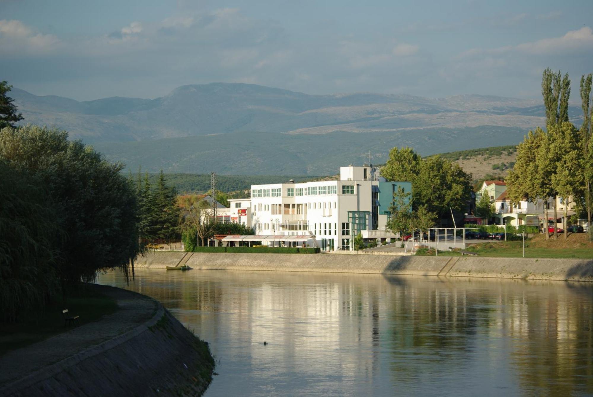 Hotel Sv. Mihovil Trilj Екстериор снимка