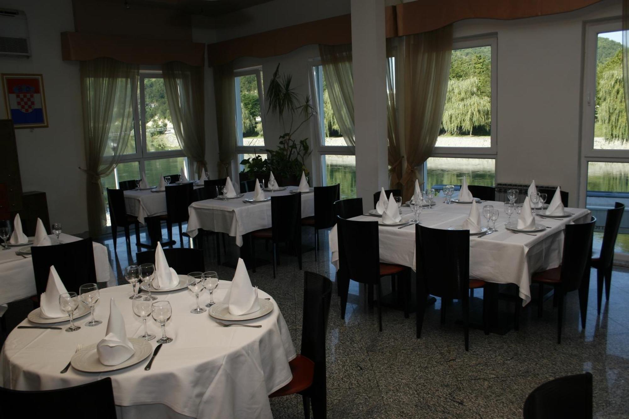 Hotel Sv. Mihovil Trilj Екстериор снимка