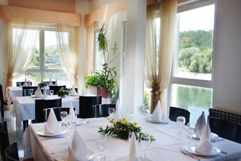 Hotel Sv. Mihovil Trilj Екстериор снимка