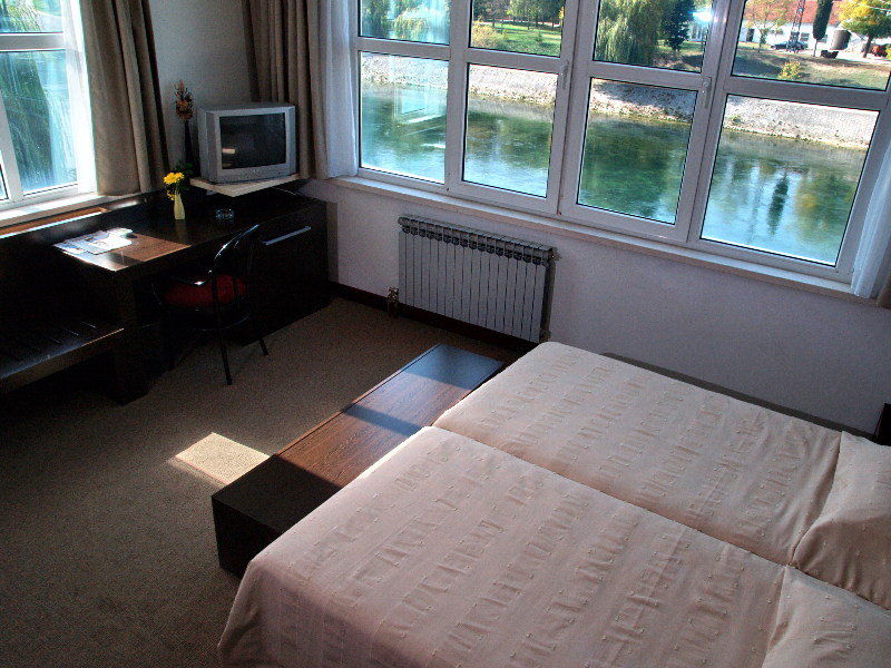 Hotel Sv. Mihovil Trilj Екстериор снимка