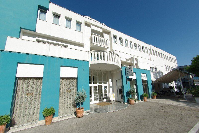 Hotel Sv. Mihovil Trilj Екстериор снимка