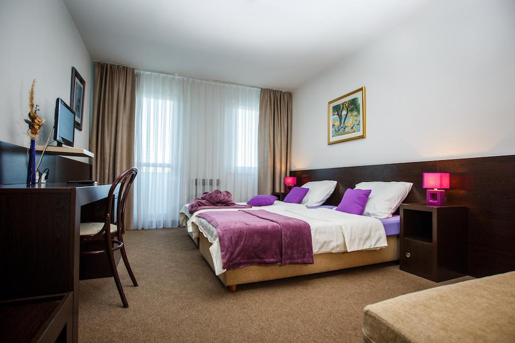 Hotel Sv. Mihovil Trilj Екстериор снимка