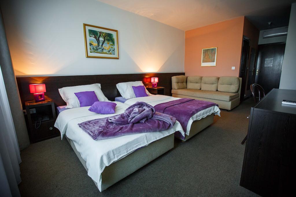 Hotel Sv. Mihovil Trilj Екстериор снимка